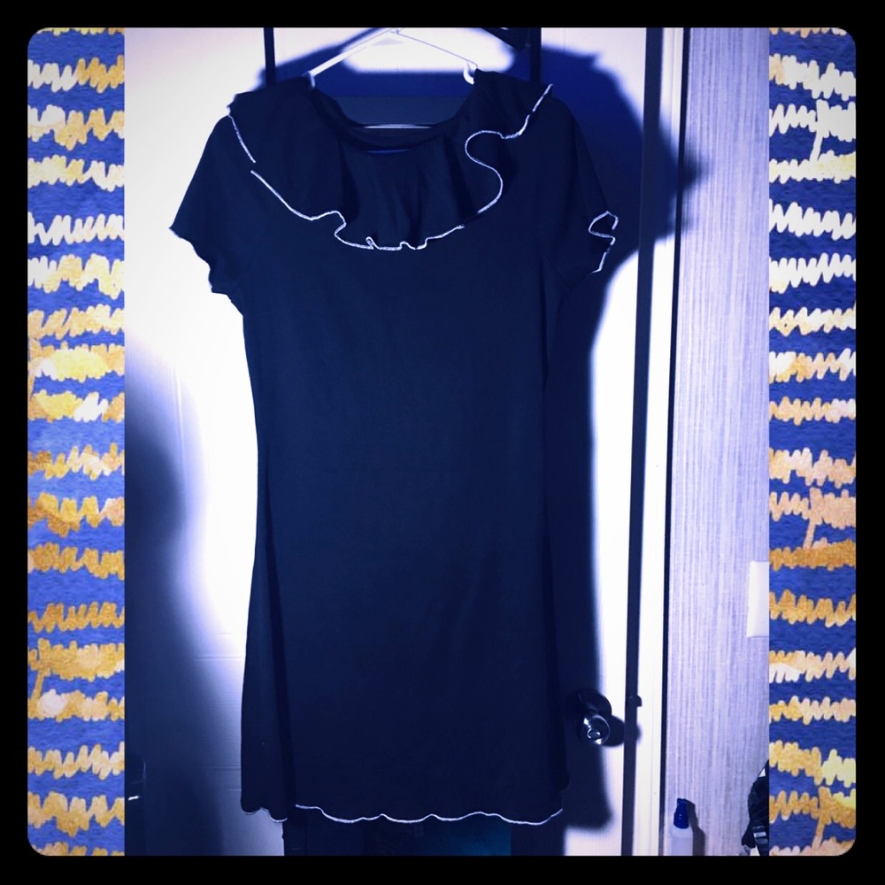 ⚡️SALE- 3️⃣ for $25⚡️ Black Ribbed Ruffle Dress *L